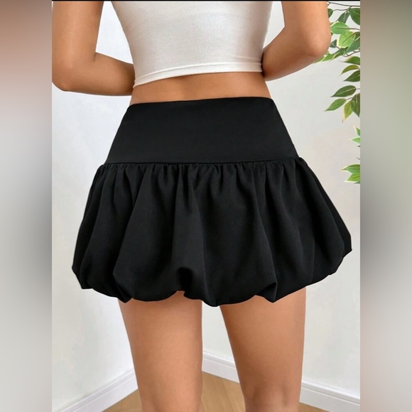 Black Ruffled Clutch - Picture 5 of 6